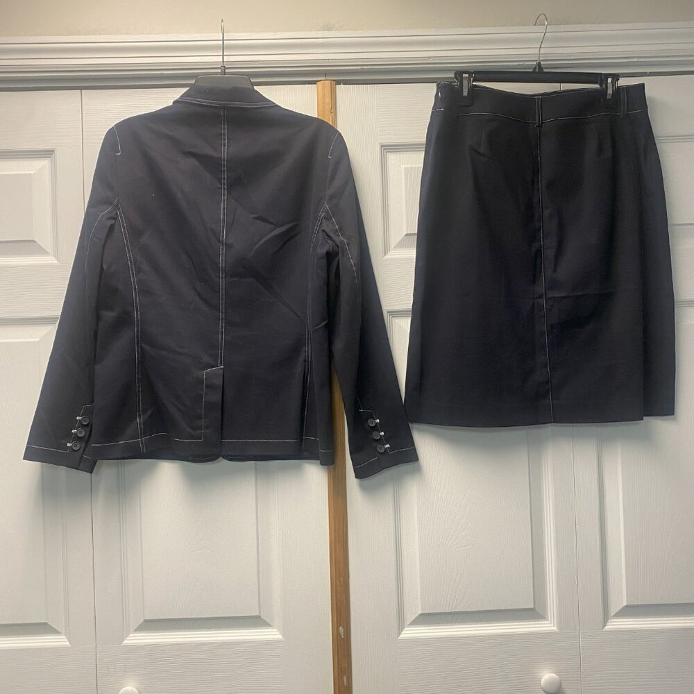 Kenar Women's 2-Piece Skirt Suit - Sz 10 - Picture 3 of 3